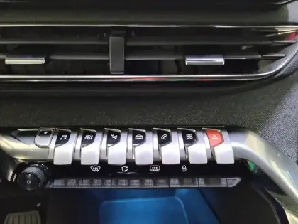 Photo 60 Peugeot 3008  Hybrid 225 e-EAT8