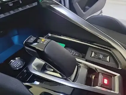 Photo 49 Peugeot 3008  Hybrid 225 e-EAT8