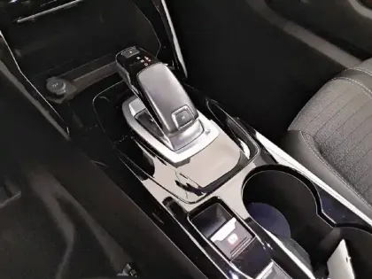 Photo 13 Peugeot 2008  PureTech 130 S&S EAT8