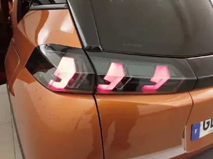 Photo 16 Peugeot 2008  PureTech 130 S&S EAT8