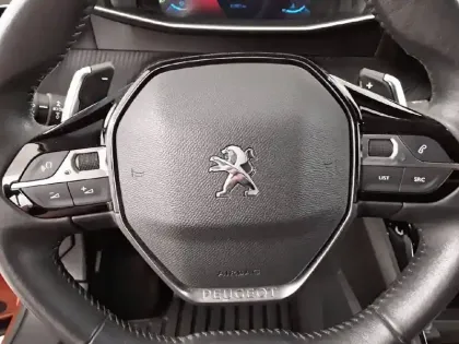 Photo 8 Peugeot 2008  PureTech 130 S&S EAT8