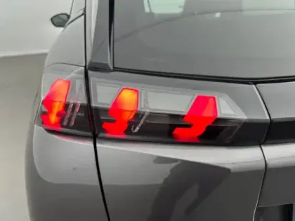 Photo 36 Peugeot 2008  PureTech 130 S&S EAT8