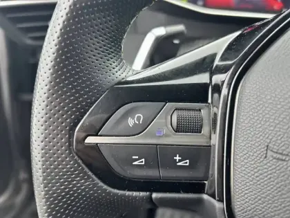 Photo 41 Peugeot 2008  PureTech 130 S&S EAT8