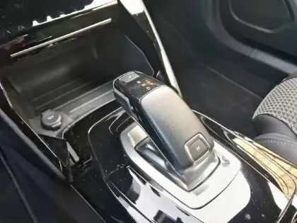 Photo 13 Peugeot 2008  PureTech 130 S&S EAT8