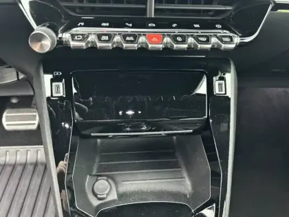 Photo 44 Peugeot 2008  PureTech 130 S&S EAT8