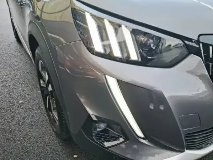 Photo 15 Peugeot 2008  PureTech 130 S&S EAT8