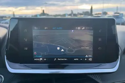 Photo 19 Peugeot 2008  PureTech 130 S&S BVM6