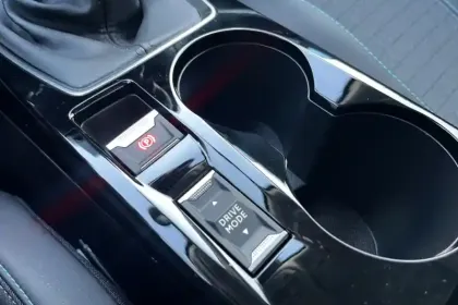 Photo 23 Peugeot 2008  PureTech 130 S&S BVM6