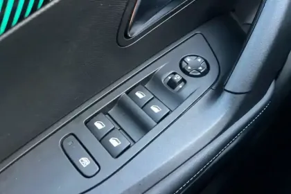 Photo 26 Peugeot 2008  PureTech 130 S&S BVM6