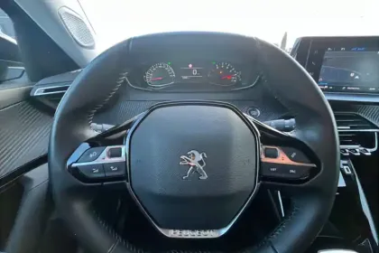 Photo 17 Peugeot 2008  PureTech 130 S&S BVM6