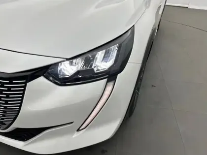 Photo 15 Peugeot 208  Electrique 50 kWh 136ch