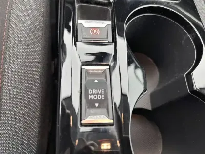 Photo 22 Peugeot 208  Electrique 50 kWh 136ch