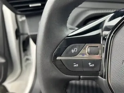 Photo 19 Peugeot 208  Electrique 50 kWh 136ch