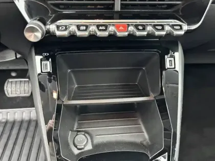 Photo 27 Peugeot 208  Electrique 50 kWh 136ch