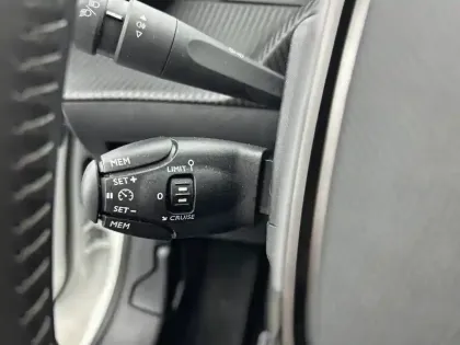 Photo 21 Peugeot 208  Electrique 50 kWh 136ch