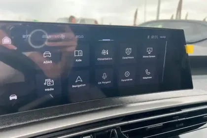 Photo 17 Peugeot 3008  Plug-in Hybrid 195 e-DCS7