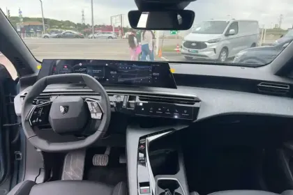 Photo 11 Peugeot 3008  Plug-in Hybrid 195 e-DCS7