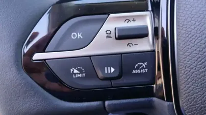 Photo 37 Peugeot 308  Plug-in Hybrid 195 ch e-DCS7