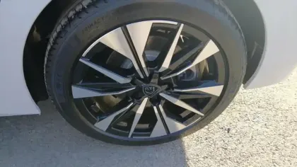 Photo 11 Peugeot 308  Plug-in Hybrid 195 ch e-DCS7