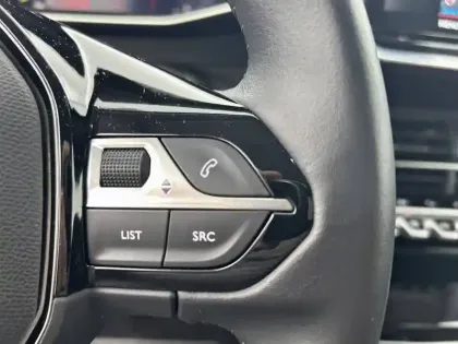 Photo 22 Peugeot 2008  PureTech 100 S&S BVM6