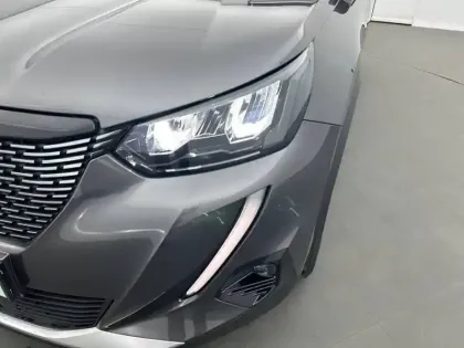 Photo 15 Peugeot 2008  PureTech 100 S&S BVM6