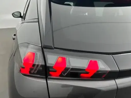 Photo 16 Peugeot 2008  PureTech 100 S&S BVM6