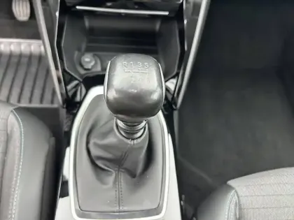 Photo 13 Peugeot 2008  PureTech 100 S&S BVM6