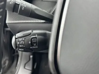 Photo 20 Peugeot 2008  PureTech 100 S&S BVM6