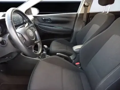 Photo 8 Hyundai Bayon  1.0 T-GDi 100 Hybrid 48V