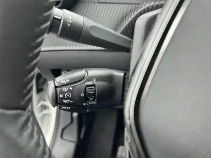 Photo 21 Peugeot 208  Electrique 50 kWh 136ch