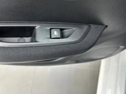 Photo 14 Peugeot 208  Electrique 50 kWh 136ch