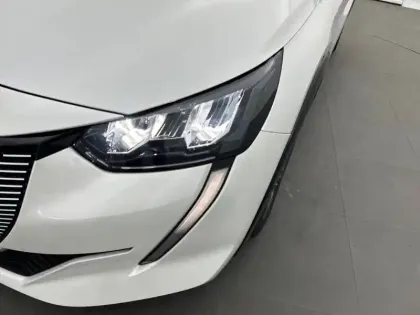 Photo 15 Peugeot 208  Electrique 50 kWh 136ch