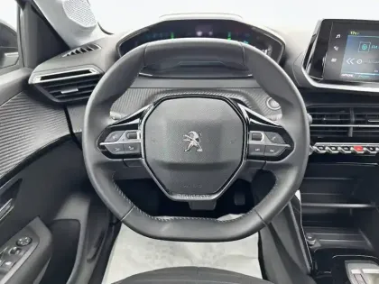 Photo 8 Peugeot 208  Electrique 50 kWh 136ch