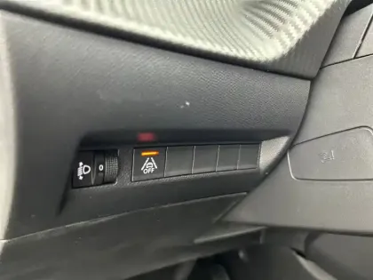 Photo 28 Peugeot 208  Electrique 50 kWh 136ch