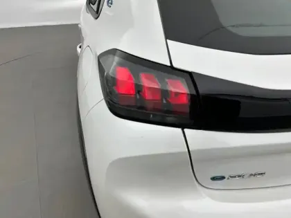 Photo 16 Peugeot 208  Electrique 50 kWh 136ch