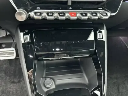 Photo 23 Peugeot 2008  Hybrid 145 e-DCS6