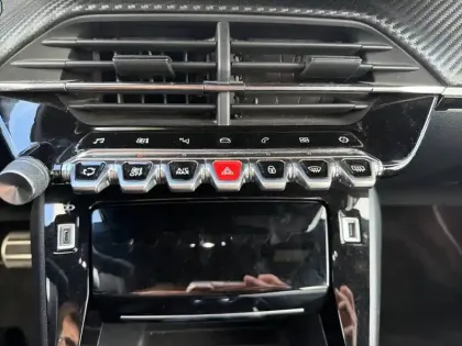 Photo 18 Peugeot 2008  BlueHDi 130 S&S EAT8