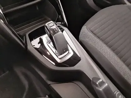 Photo 37 Peugeot 2008  PureTech 130 S&S EAT8