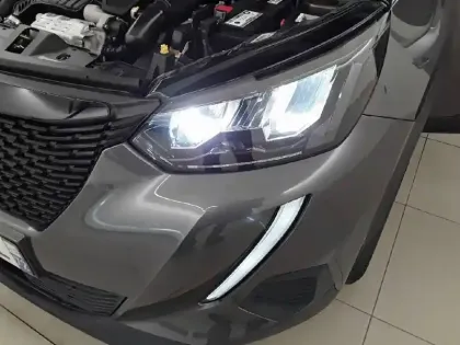 Photo 63 Peugeot 2008  PureTech 130 S&S EAT8