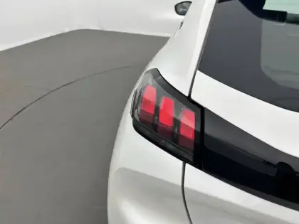 Photo 16 Peugeot 208  Electrique 50 kWh 136ch