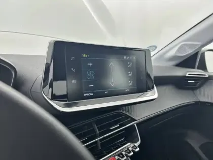 Photo 19 Peugeot 208  Electrique 50 kWh 136ch