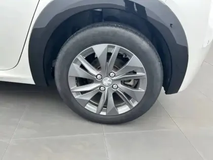 Photo 12 Peugeot 208  Electrique 50 kWh 136ch