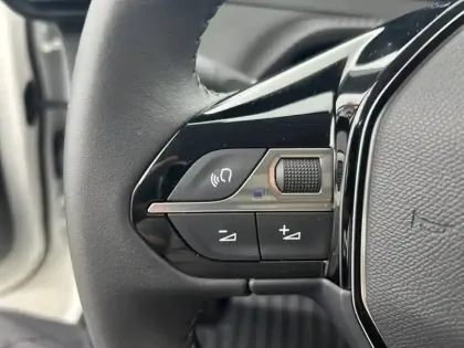 Photo 20 Peugeot 208  Electrique 50 kWh 136ch