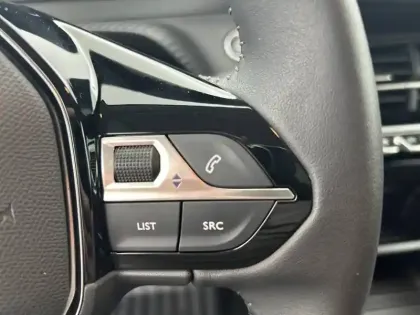 Photo 21 Peugeot 208  Electrique 50 kWh 136ch