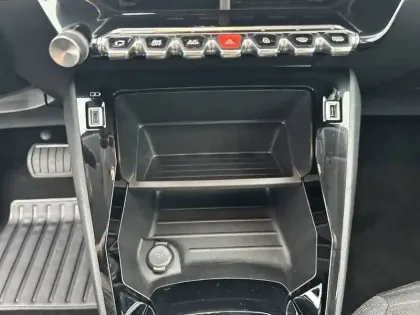 Photo 24 Peugeot 208  Electrique 50 kWh 136ch