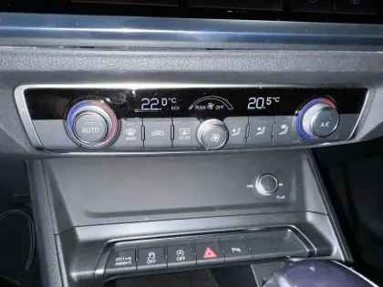 Photo 13 Audi Q3  Sportback 35 TFSI 150 ch S tronic 7