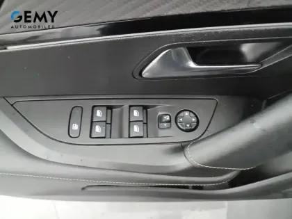 Photo 51 Peugeot 2008  PureTech 130 S&S EAT8