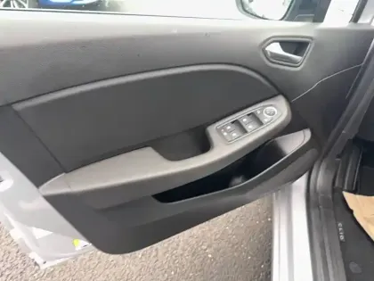 Photo 82 Renault Clio  TCe 90 X-Tronic