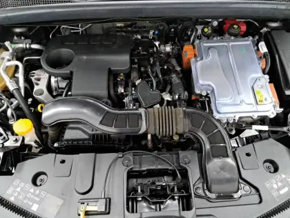 Photo 12 Renault Captur  E-Tech full hybrid 145