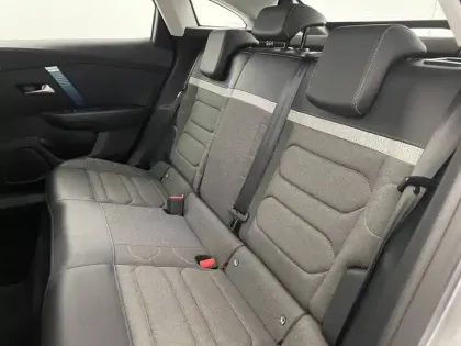 Photo 14 Citroën C4 e- 136 ch Automatique